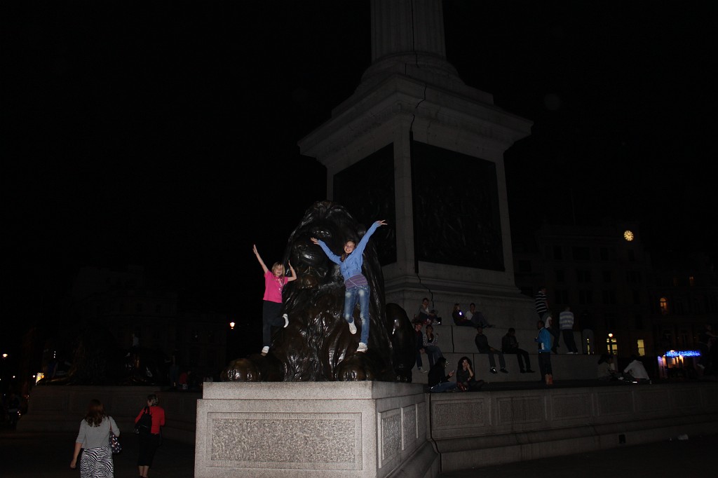 IMG_2474.JPG - Naomi & Evelyn on Trafalgar Square Lion  http://en.wikipedia.org/wiki/Trafalgar_Square 