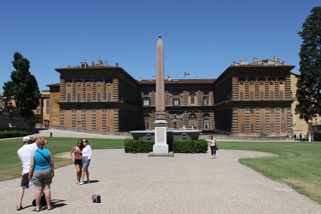 IMG_5813.JPG - Obelisk in front of the  Palazzo Pitti 