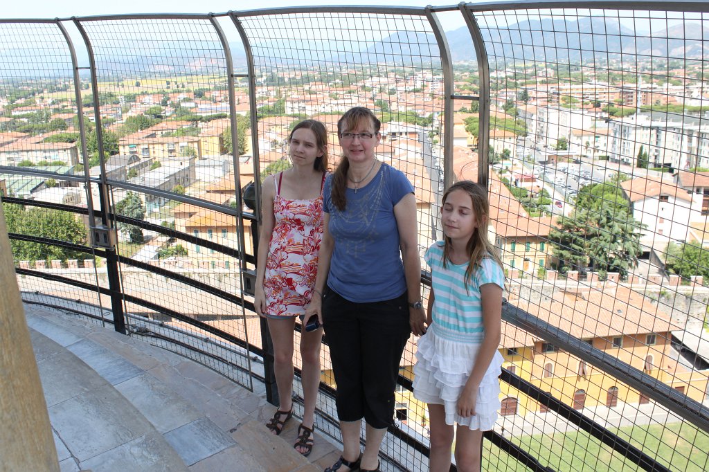 IMG_6383.JPG - Evelyn, Leonore und Naomi auf dem schiefen Turm