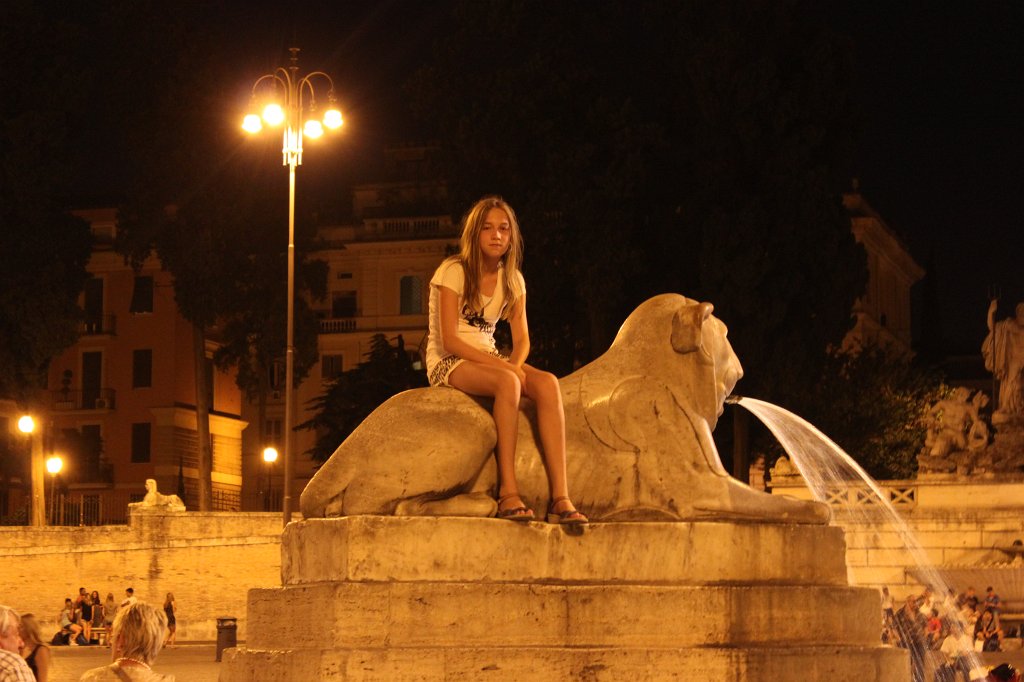 IMG_7273.JPG - Auf den Löwen der  Piazza del Popolo 