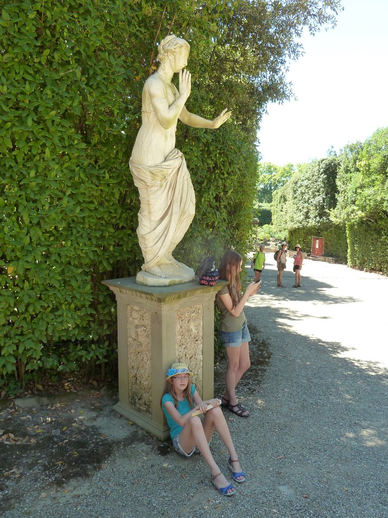P1100237.JPG - Sculpture in the  Giardini di Boboli 