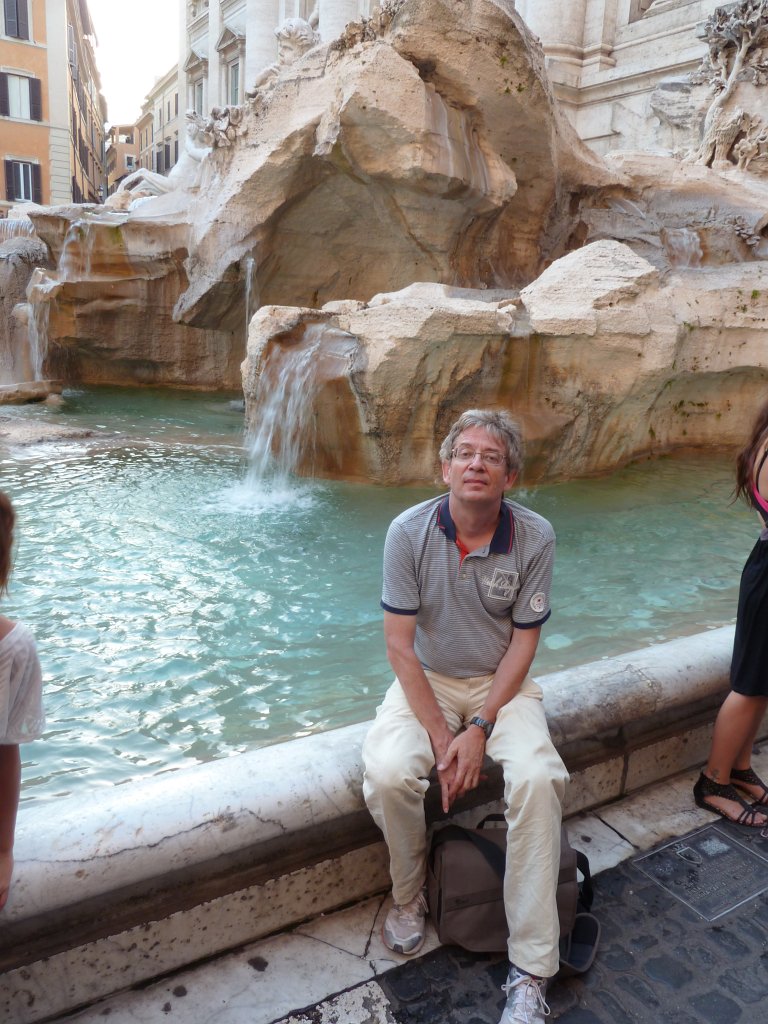 P1100482.JPG - Roland at  Trevi Fountain 