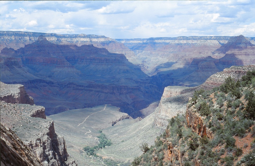 IMG_0092.jpg - Grand Canyon Bright Angel Trail  http://en.wikipedia.org/wiki/Bright_Angel_Trail 
