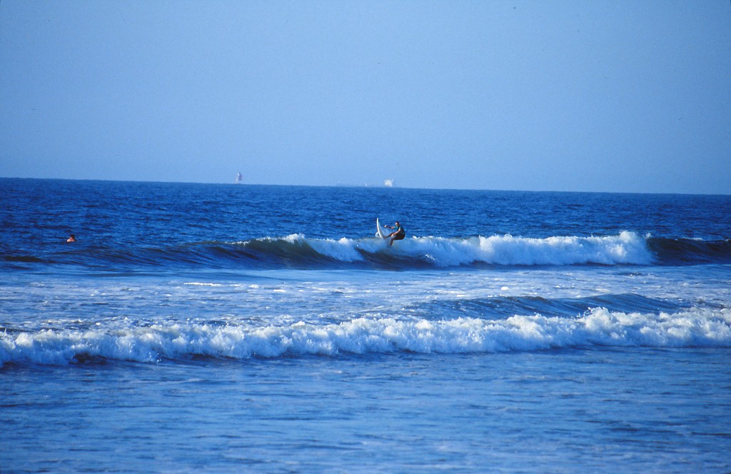 IMG_0180.jpg - Surfer
