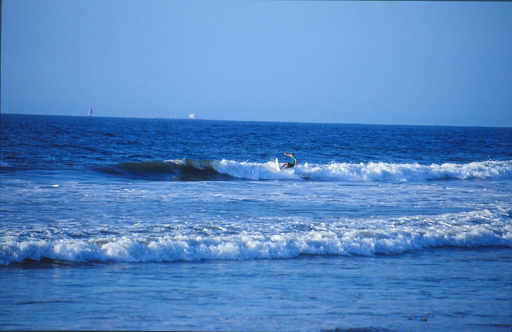 IMG_0181.jpg - Surfer