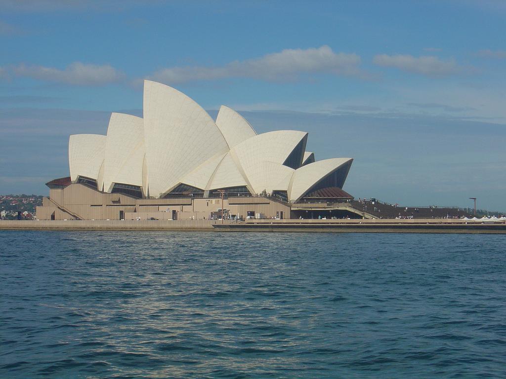 DSC02537.JPG - Sydney Opera House from the water side