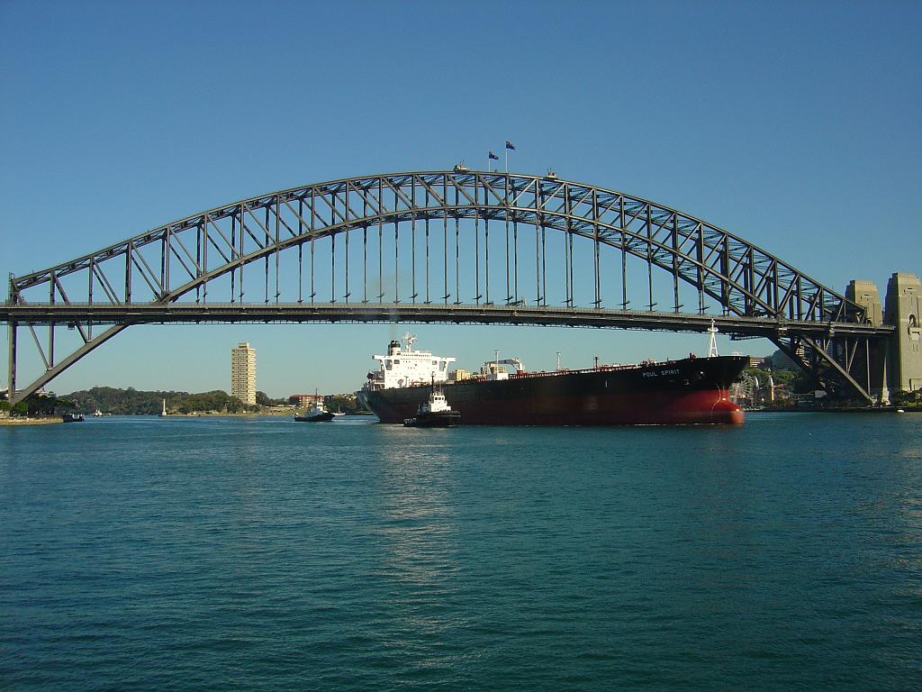 DSC02789.JPG - Ship Poul Spirit under Sydney Harbour Bridge