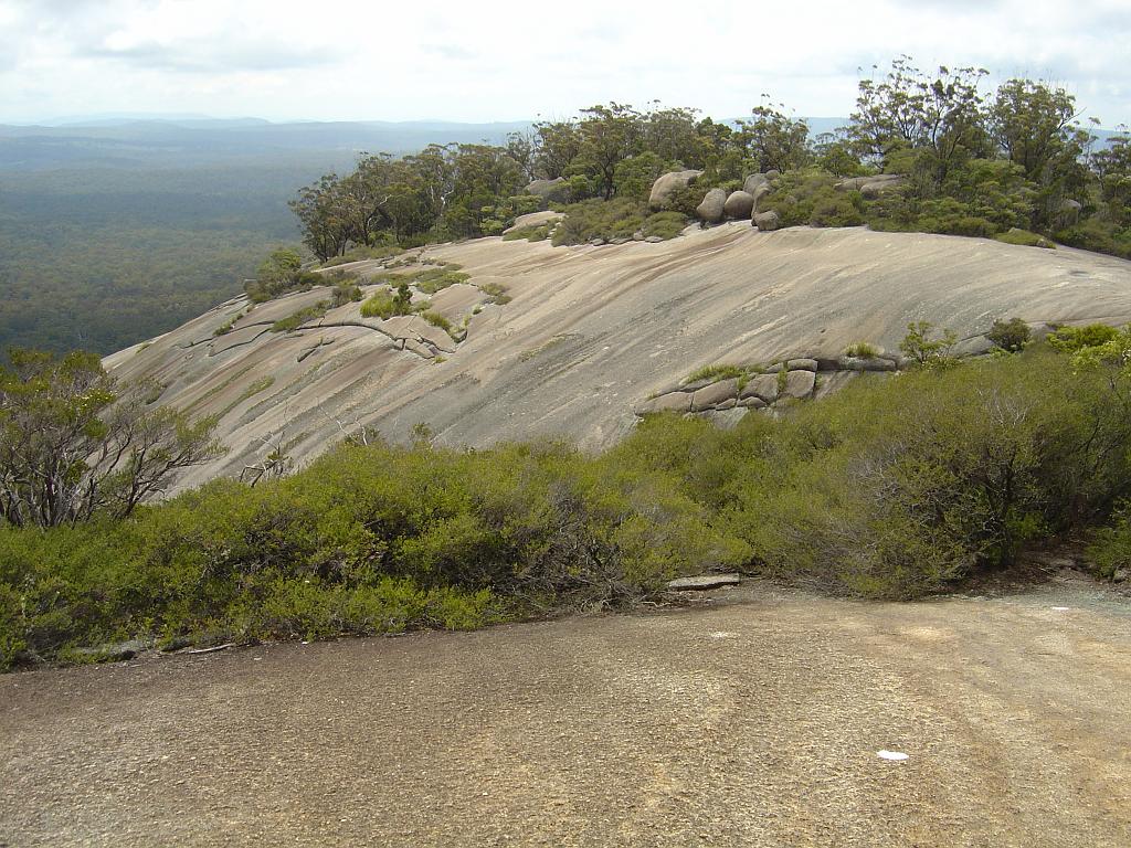 DSC02919.JPG - Bald Rock - largest granite monolith in Australia