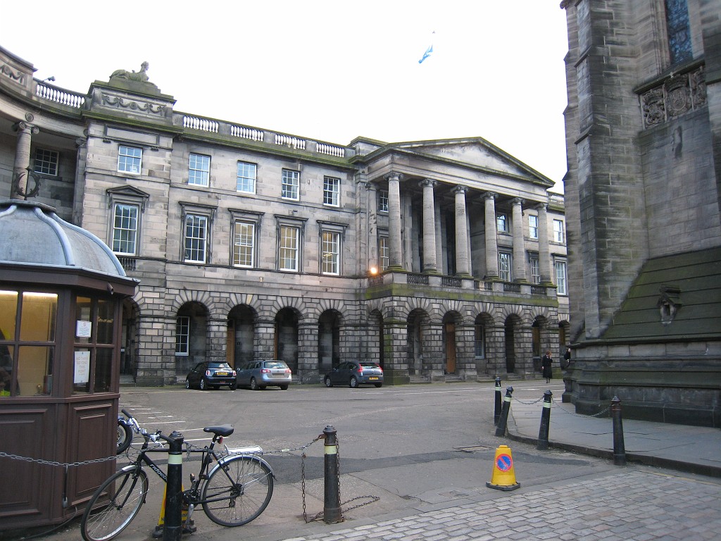 IMG_5186.JPG - Parliament Square  http://en.wikipedia.org/wiki/Parliament_House%2C_Edinburgh 