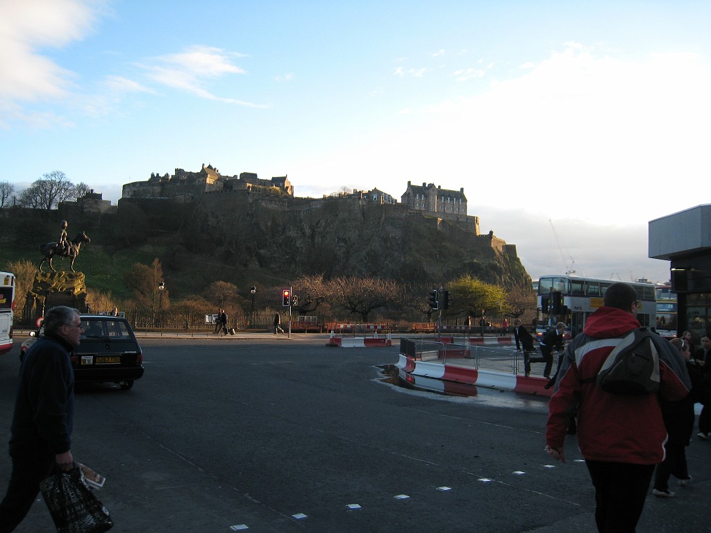 IMG_5201.JPG - Edinburgh Castle  http://en.wikipedia.org/wiki/Edinburgh_Castle  in the evening sun