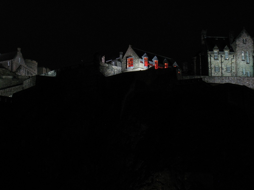 IMG_5258.JPG - Edinburgh Castle  http://en.wikipedia.org/wiki/Edinburgh_Castle  at night