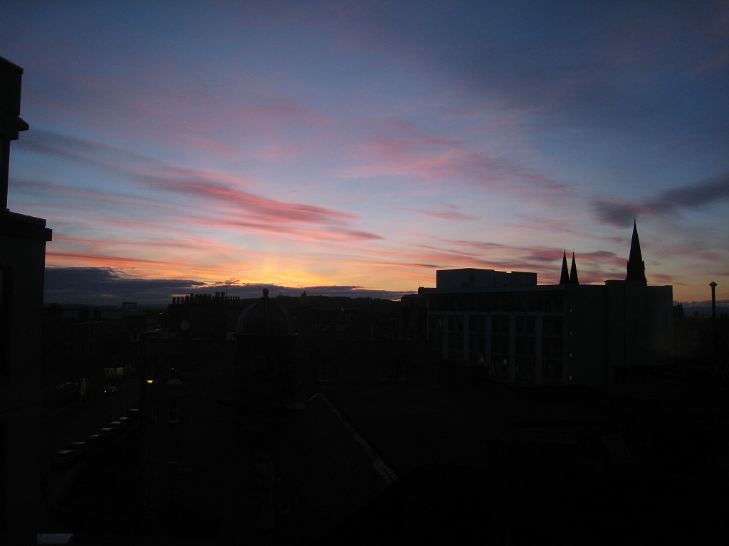 IMG_5260.JPG - Sunset in Edinburgh  http://en.wikipedia.org/wiki/Edinburgh 