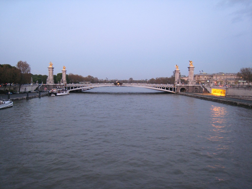 IMG_5644.JPG - Pont Alexandre III from Pont des Invalides ( http://en.wikipedia.org/wiki/Pont_des_Invalides )