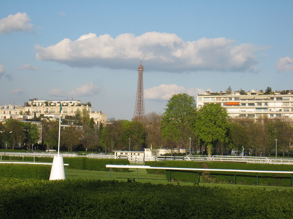 IMG_5746.JPG - Eiffel tower ( http://en.wikipedia.org/wiki/Eiffel_Tower ) from the Auteuil Hippodrome ( http://en.wikipedia.org/wiki/Auteuil_Hippodrome )
