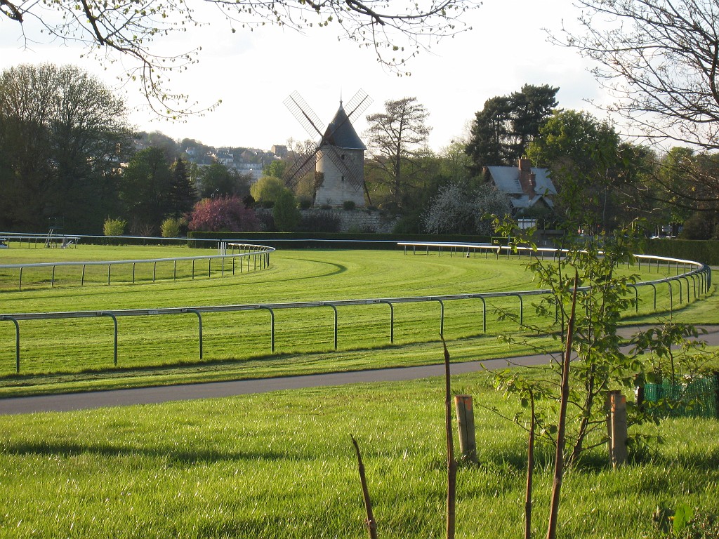 IMG_5757.JPG - Moulin Longchamp directly at the horse-racing facility ( http://en.wikipedia.org/wiki/Longchamp_Racecourse )