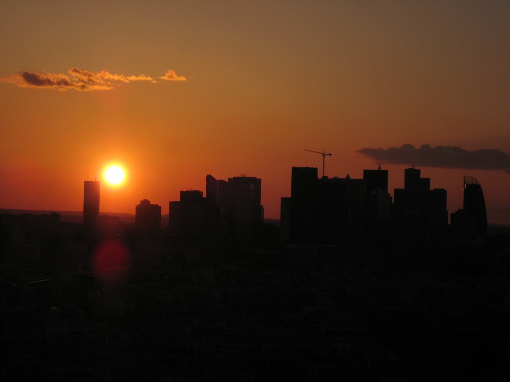IMG_5786.JPG - Sunset behind La Défense ( http://en.wikipedia.org/wiki/La_D%C3%A9fense )