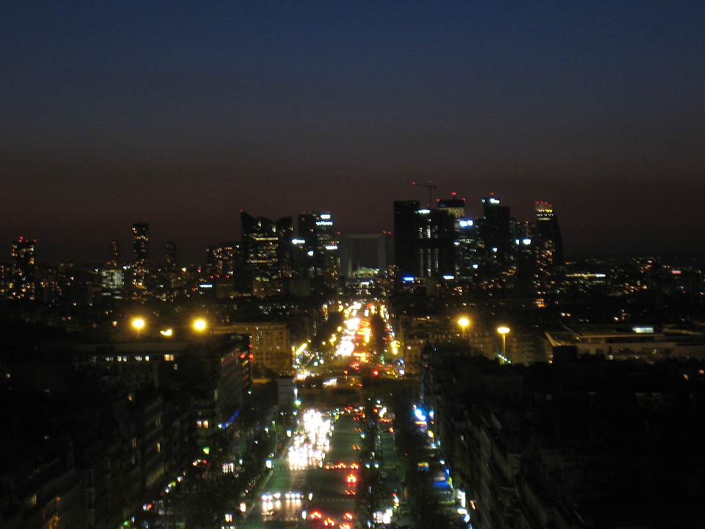 IMG_5816.JPG - Avenue de la Grande Armée and nightly sky over La Défense ( http://en.wikipedia.org/wiki/La_D%C3%A9fense )