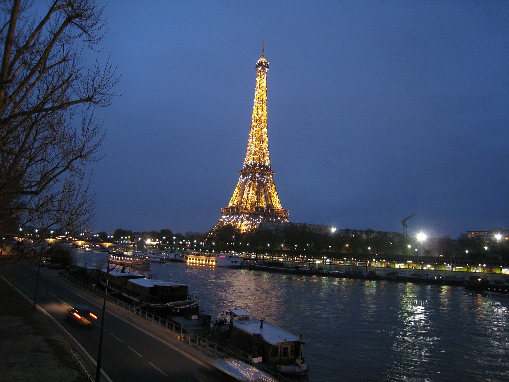 IMG_5919.JPG - Eiffel Tower ( http://en.wikipedia.org/wiki/Eiffel_Tower ) and Seine ( http://en.wikipedia.org/wiki/Seine )