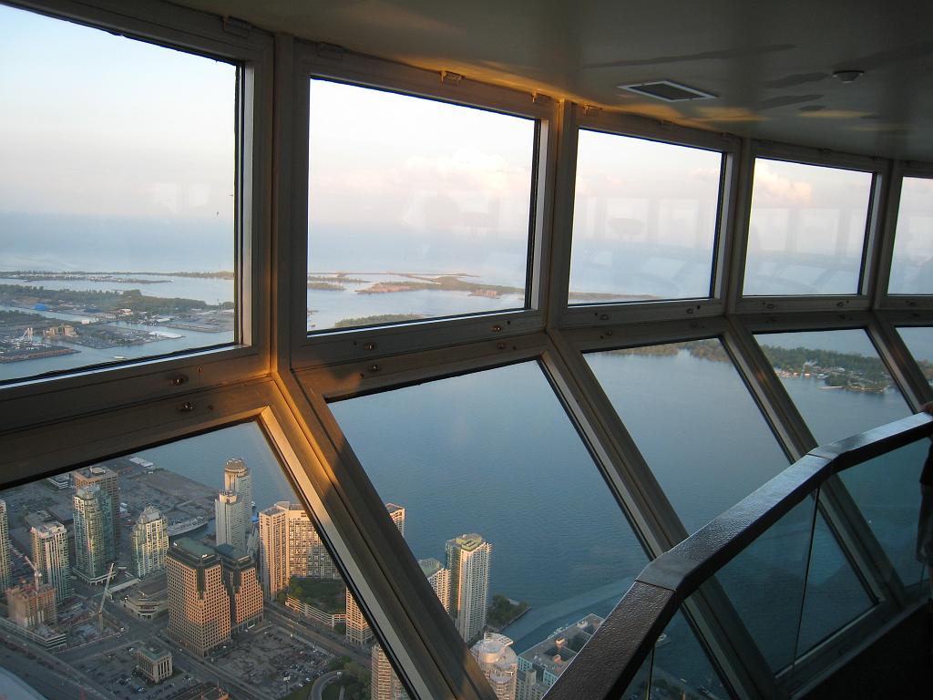 IMG_7026.JPG - CN Tower Skypod view