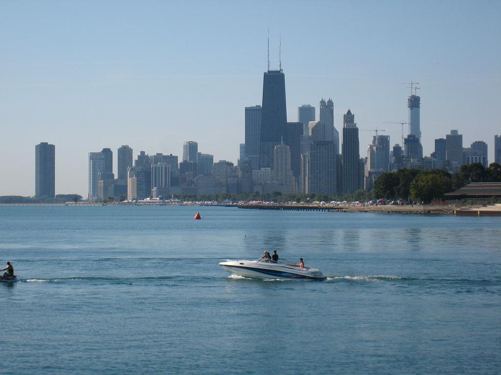 IMG_8803.JPG - Boat on front of Chicago Skyline