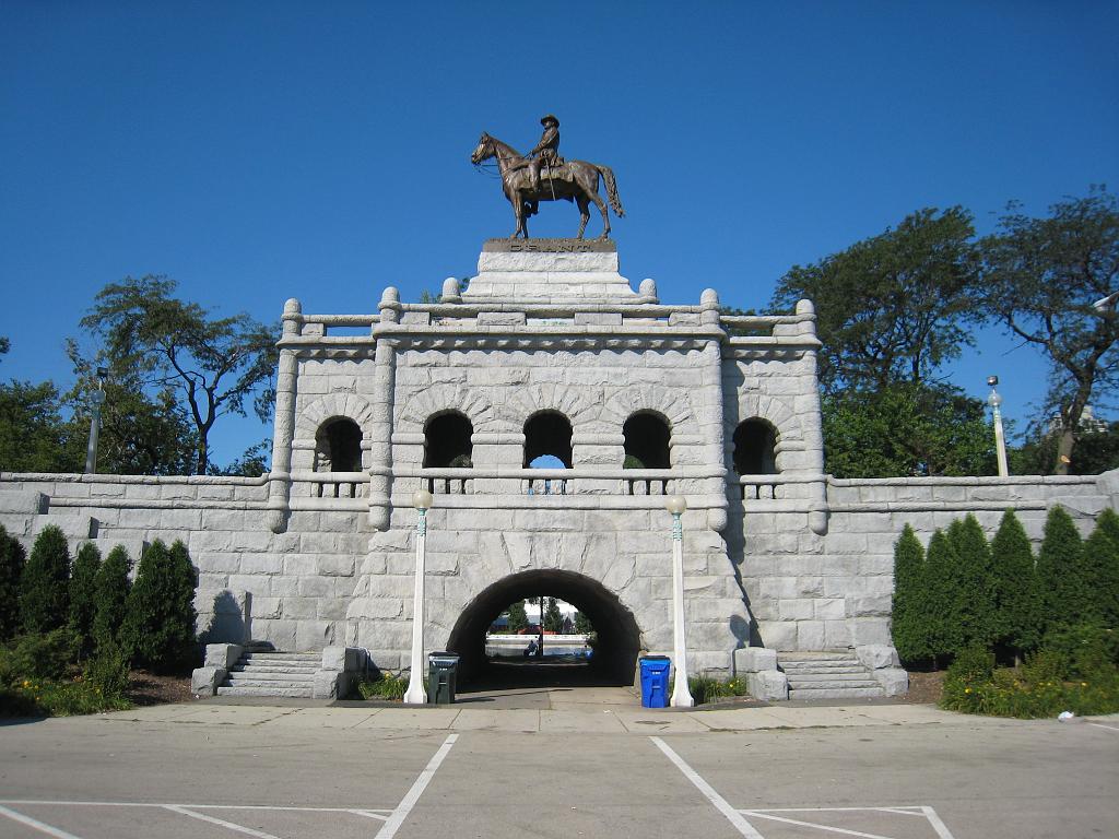 IMG_8813.JPG - Grant monument in Lincoln Park