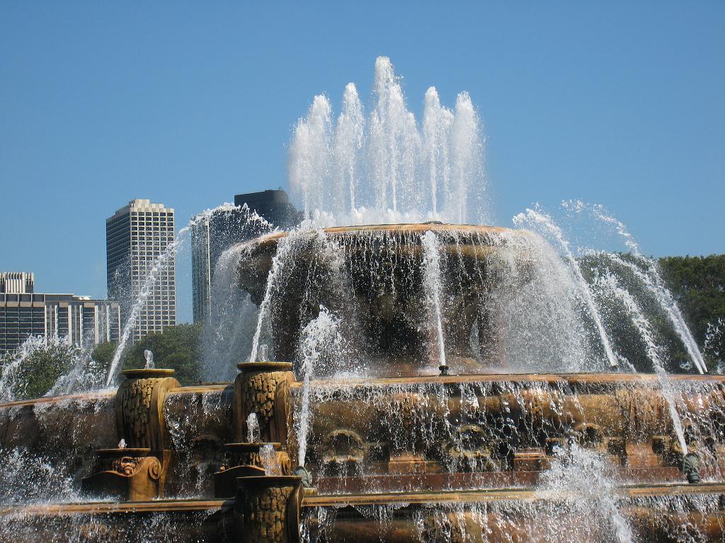 IMG_8890.JPG - Buckingham Fountain