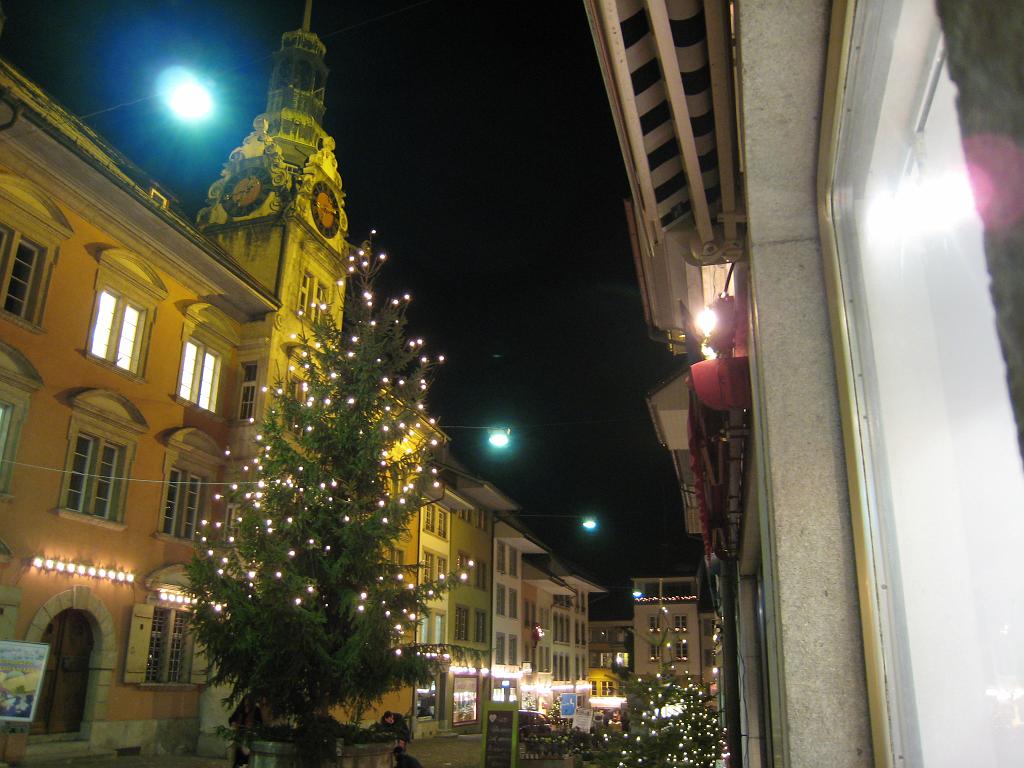 IMG_0030.JPG - Lenzburg city hall & christmas tree