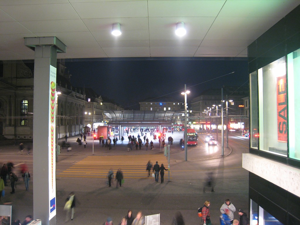 IMG_0208.JPG - Bahnhofsplatzüberdachung ( http://en.wikipedia.org/wiki/Bern_Rail_Station ,  http://de.wikipedia.org/wiki/Bern_Hauptbahnhof )