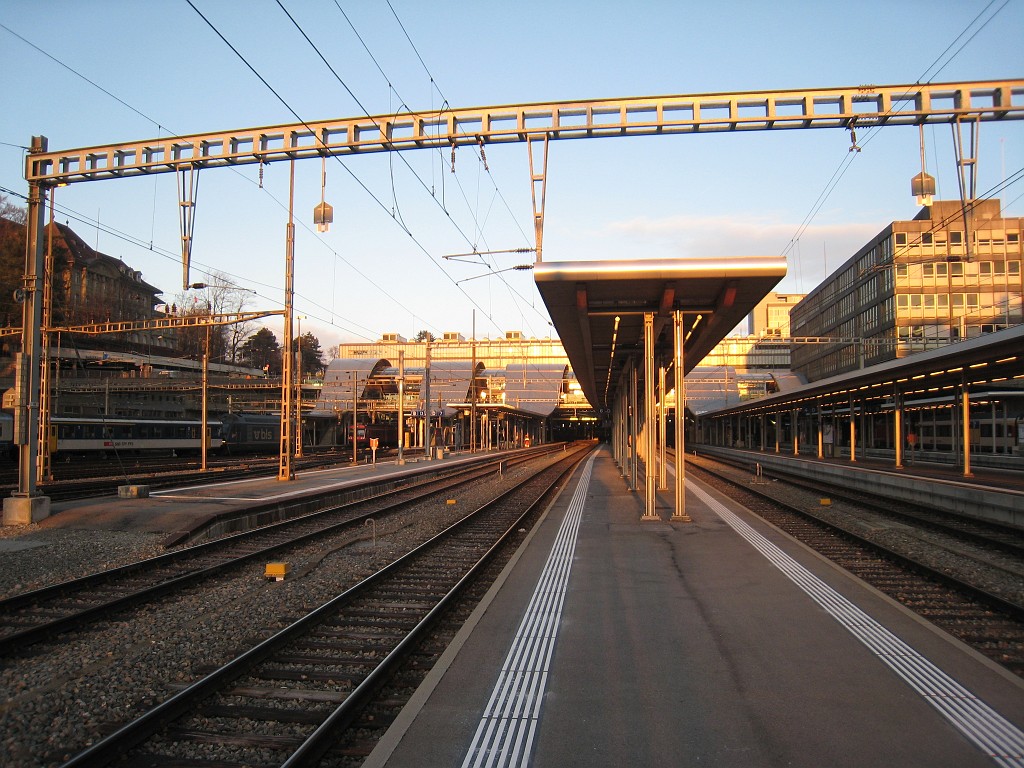 IMG_0309.JPG - Welle von Bern ( http://en.wikipedia.org/wiki/Bern_Rail_Station ,  http://de.wikipedia.org/wiki/Welle_von_Bern )