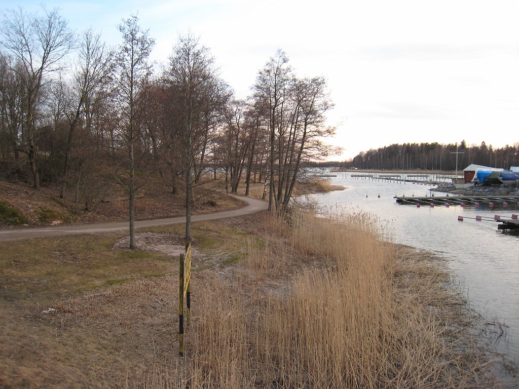 IMG_0762.JPG - Saunalahti an path in Meilahdenpuisto