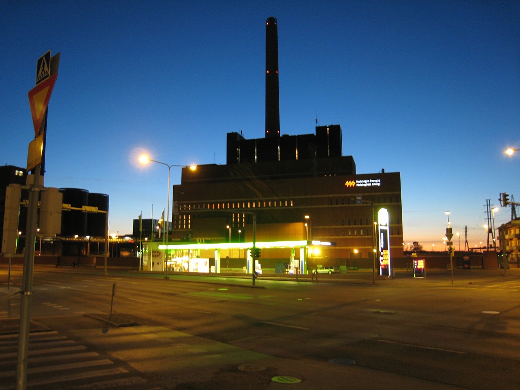 IMG_1097.JPG - Salmisaari power plant ( http://en.wikipedia.org/wiki/Salmisaari 