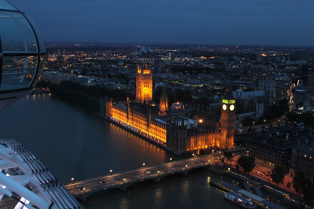 IMG_2398.JPG - Palace of Westminster  http://en.wikipedia.org/wiki/Palace_of_Westminster  from London Eye  http://en.wikipedia.org/wiki/London_eye 