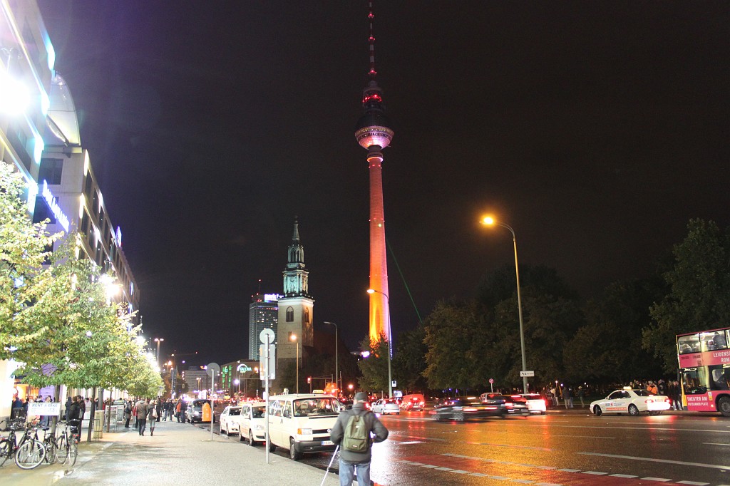 IMG_3205.JPG - Fernsehturm Berlin  http://en.wikipedia.org/wiki/Fernsehturm_Berlin  at night during the festival of lights