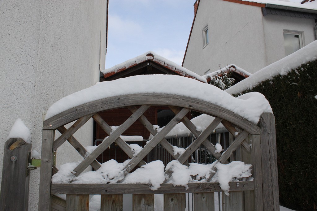 IMG_4506.JPG - Garden gate covered by snow