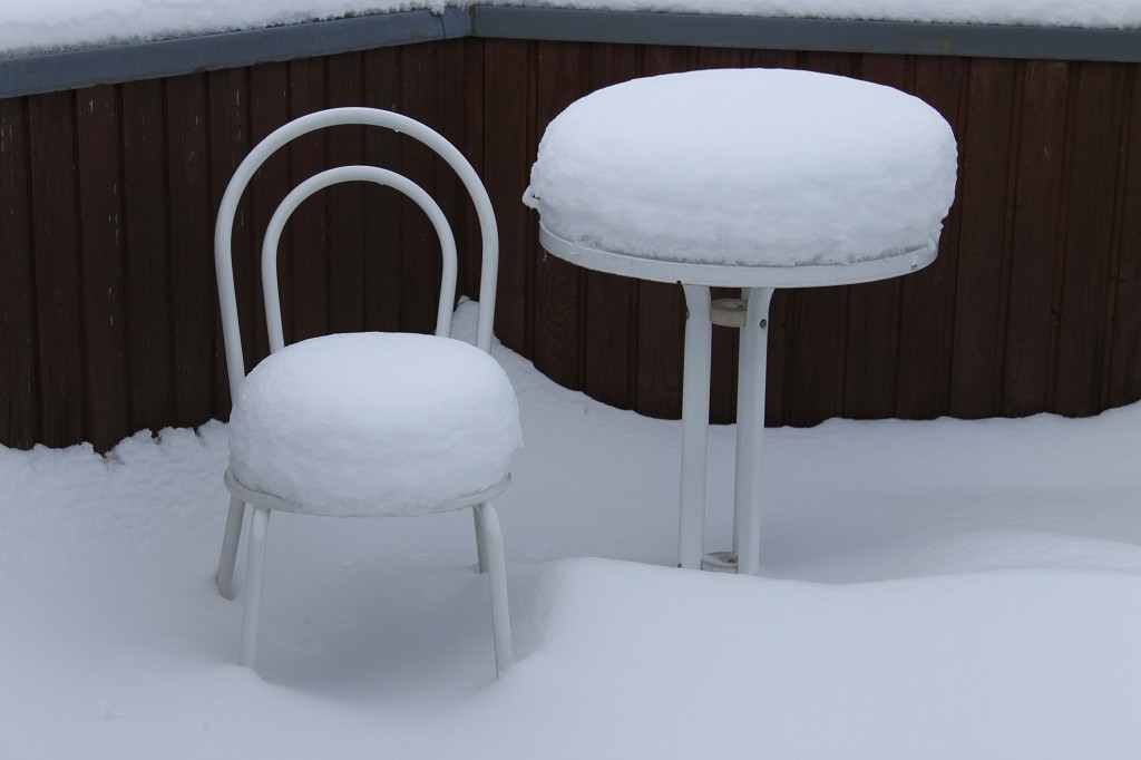 IMG_4526.JPG - Chair and table covered by snow