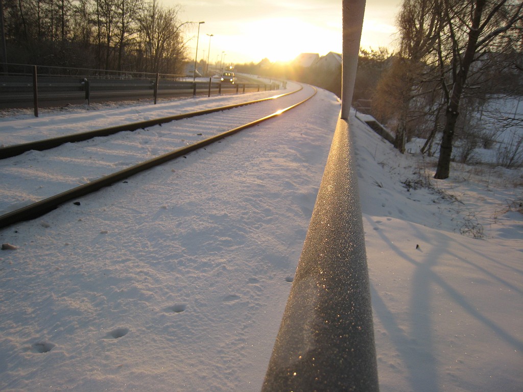 X_IMG_1900.JPG - Taunusbahn tracks with snow in the morning sun