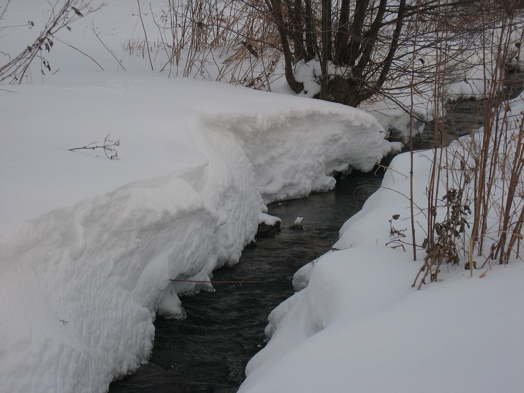 X_IMG_1979.JPG - Lot of snow along a creek