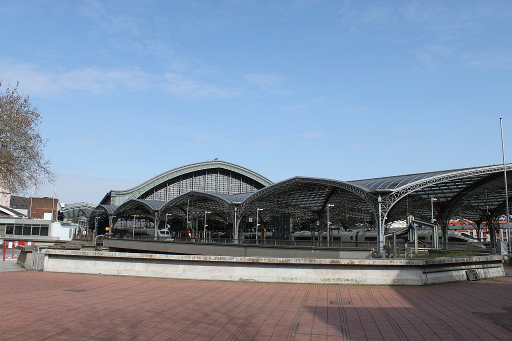 IMG_5021.JPG - Cologne Central Station  http://en.wikipedia.org/wiki/K%C3%B6ln_Hauptbahnhof 