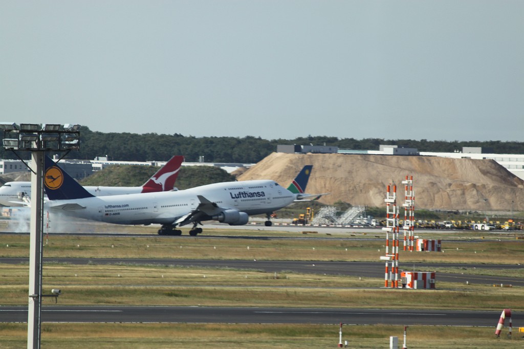 IMG_6573.JPG - Lufthansa Boing 747 landing in Frankfurt