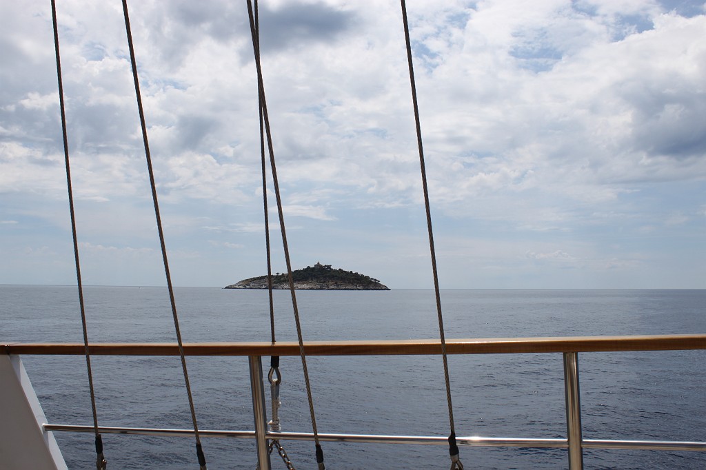 IMG_6645.JPG - Sveti Andrija Island  http://en.wikipedia.org/wiki/Sveti_Andrija_(Dubrovnik)  from the ship