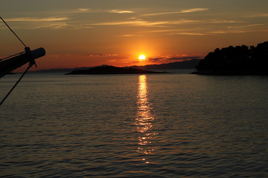 IMG_6704.JPG - Sunset in the port of pomena on the island of Mljet  http://en.wikipedia.org/wiki/Mljet 