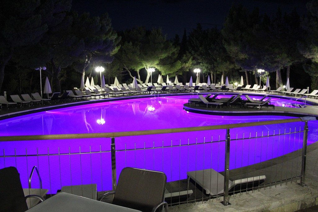 IMG_7579.JPG - Hotel Croatia pool area at night