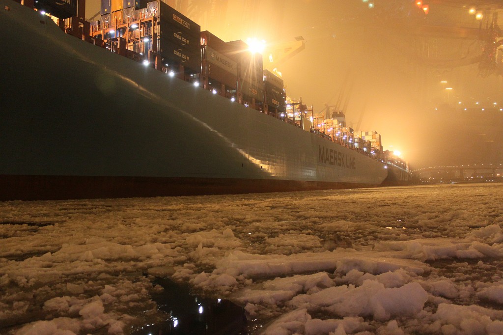 IMG_9155.JPG - Cruising in icy Hamburg harbour  http://en.wikipedia.org/wiki/Port_of_Hamburg 