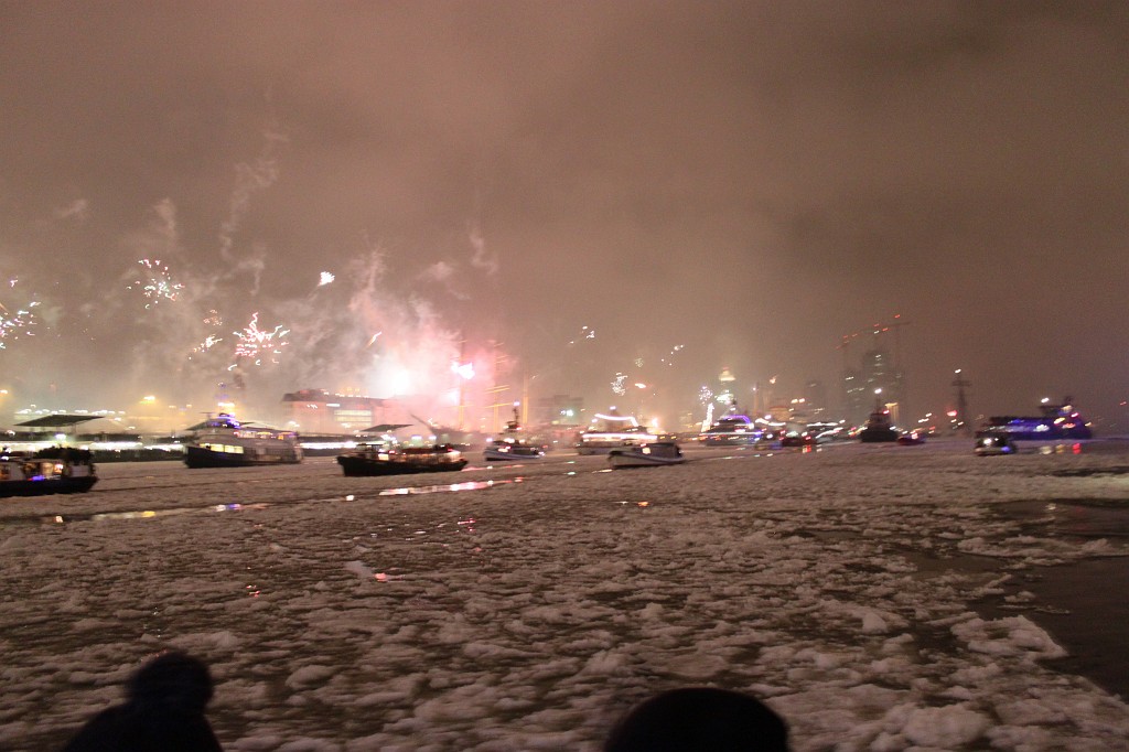 IMG_9351.JPG - New Years Fireworks over the Port of Hamburg  http://en.wikipedia.org/wiki/Port_of_Hamburg 