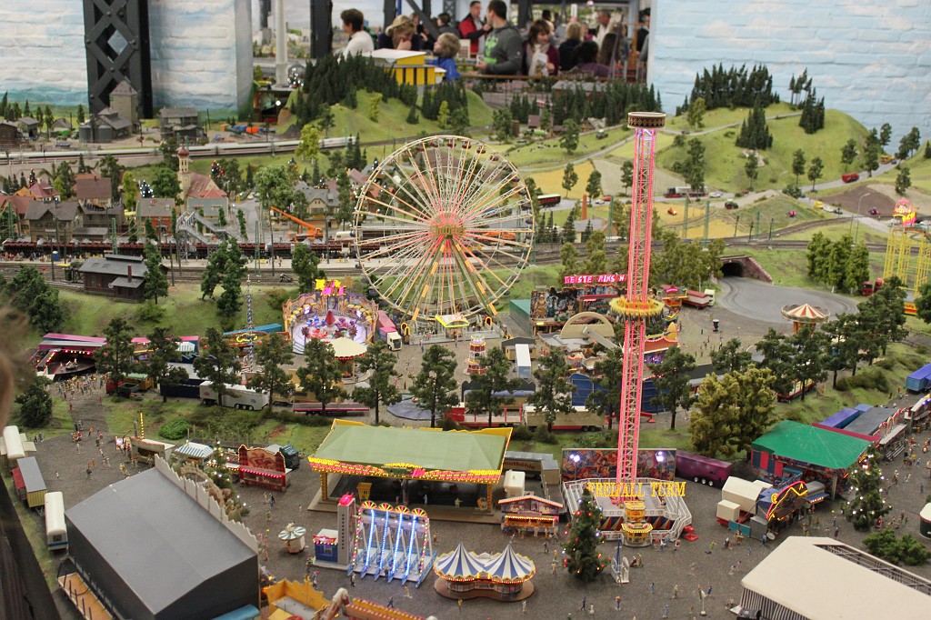 IMG_9452.JPG - Miniature Wonderland (Miniatur Wunderland)  http://en.wikipedia.org/wiki/Miniatur_Wunderland  Fun Fair (Kirmes)