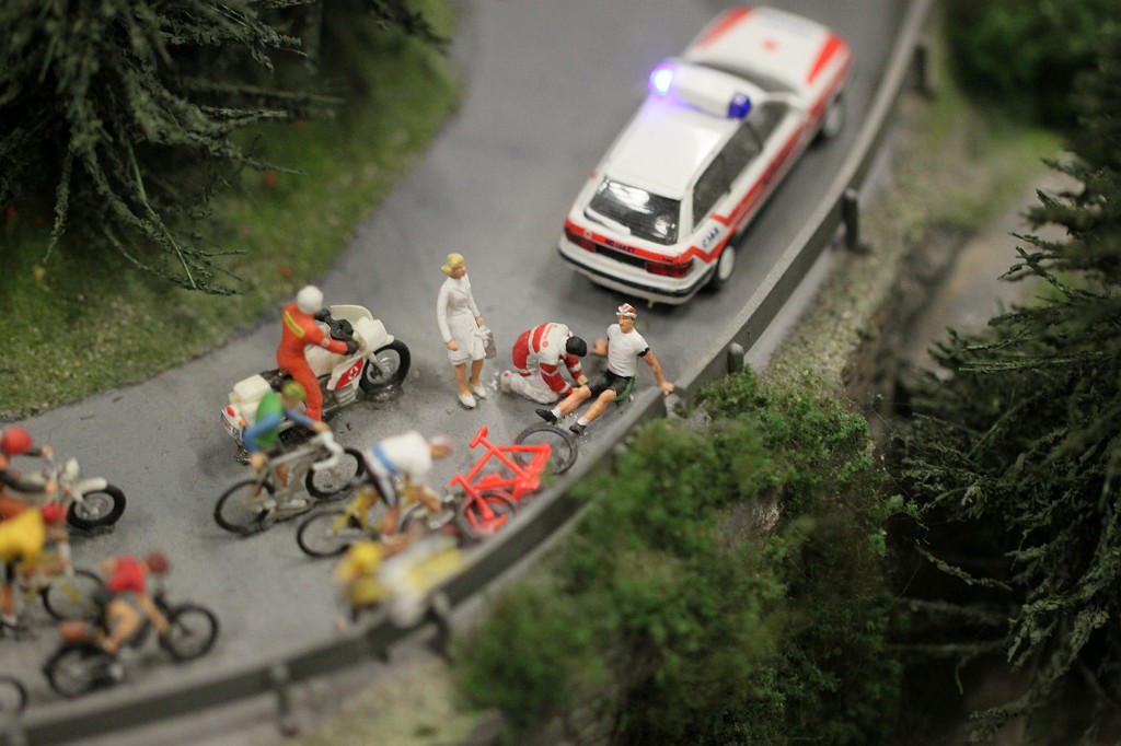 IMG_9526.JPG - Miniature Wonderland (Miniatur Wunderland)  http://en.wikipedia.org/wiki/Miniatur_Wunderland  Tour de Swiss accident