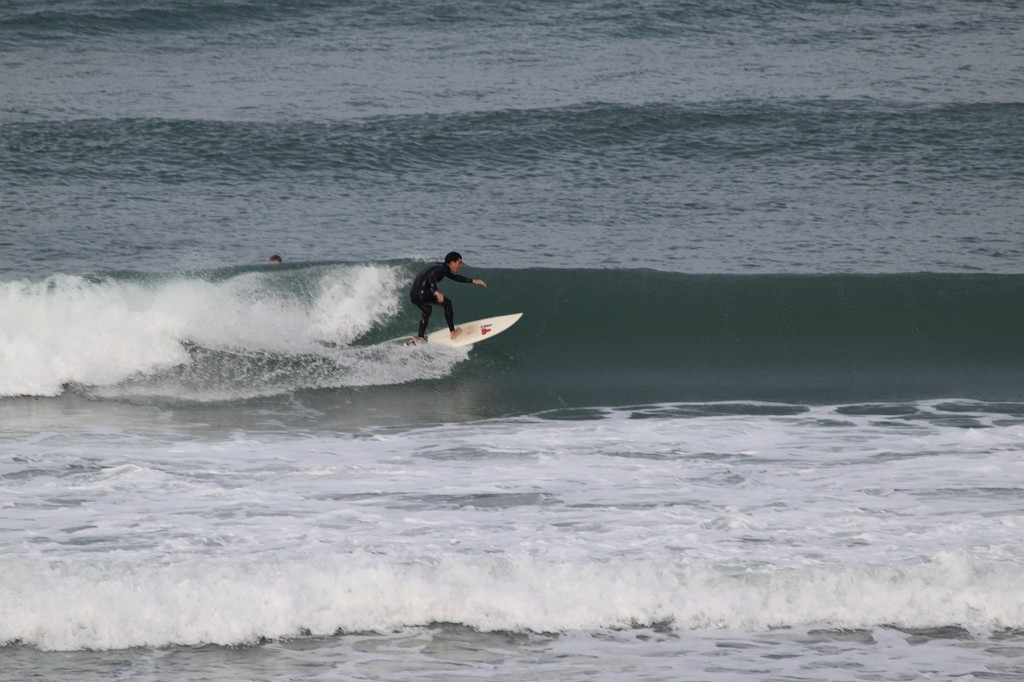 IMG_0115.JPG - Surfer on the beach