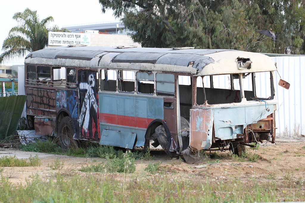 IMG_0137.JPG - Old Bus