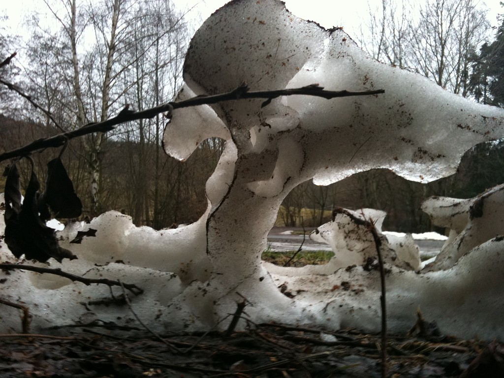 IMG_0239.JPG - Fragile snow sculpture