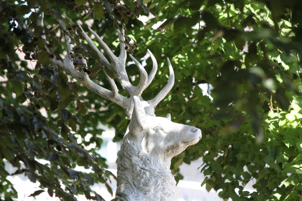 IMG_2094.JPG - Deer sculpture